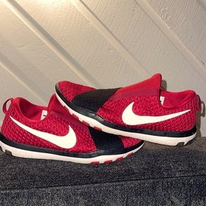 Nike slip on tennis shoes